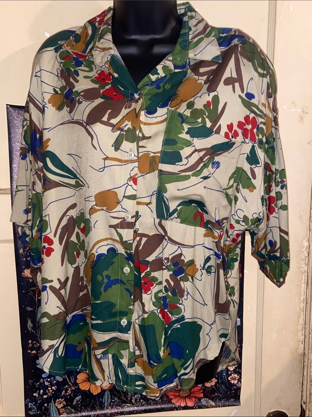 VTG TAN FLORAL BUTTON DOWN Details Sportswear Green, Red, Brown